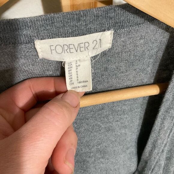 Forever 21 gray button up cardigan, lightweight size small - Picture 4 of 5